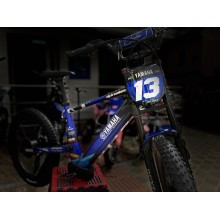 Vinilo Bicicleta eléctrica 24" Rexo - YAMAHA HOLOGRÁFICO