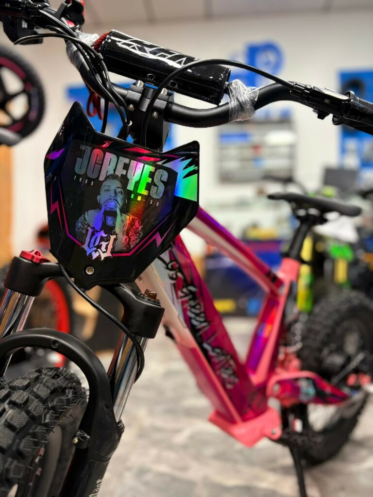 VINILO HOLOGRÁFICO BICICLETA ELECTRICA RFN JC REYES ROSA